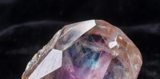 Как правильно оценивать цвет и чистоту самоцвета, чтобы не переплатить за жесткое облагораживание