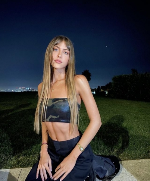 Анджелина Джоли в прошлом: The Weeknd замечен за поцелуем с новой девушкой