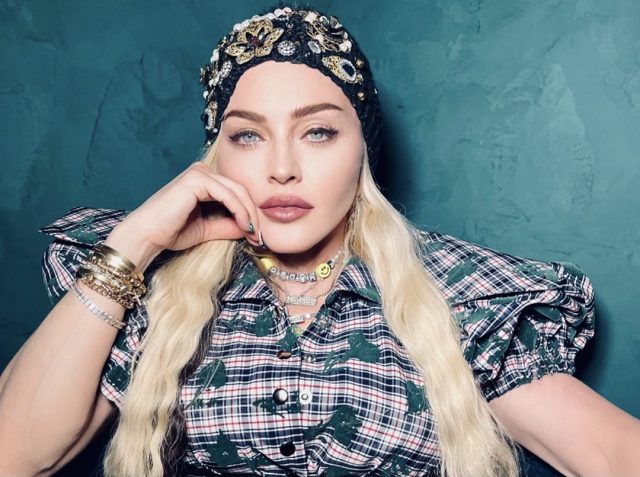 Без комплексов: 63-летняя Мадонна снялась топлес