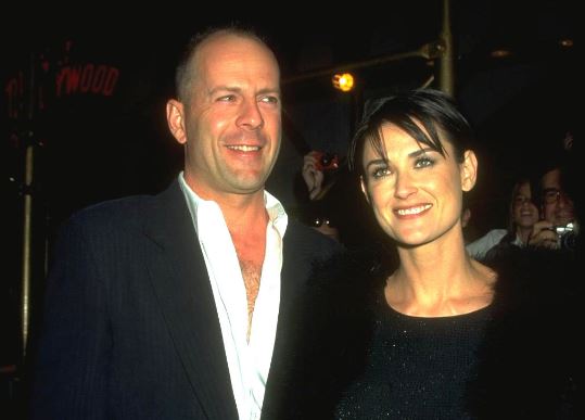 Деми Мур поделилась фотографией с Брюсом Уиллисом после слухов о его серьёзной болезни