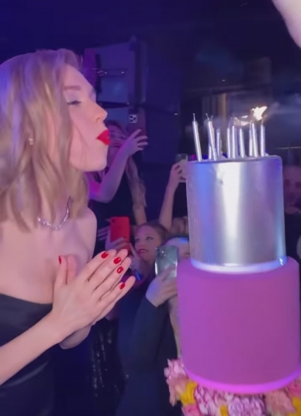 День рождения Кристины Асмус: звёздные гости, два платья и другие подробности праздника