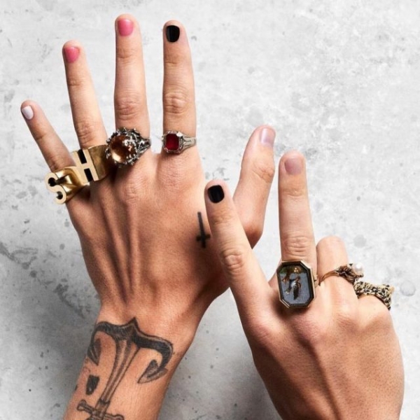 Гарри Стайлс запустил свою линию косметики: что из новинок отдать бойфренду, а что оставить себе?