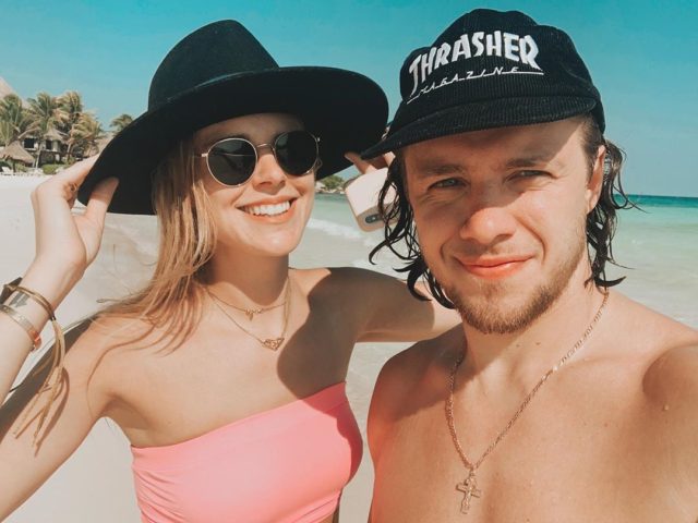 Хоккеист Артемий Панарин сделал предложение дочери главного тренера &laquo;Спартака&raquo; Олега Знарка: собрали топ медийных жен хоккеистов 