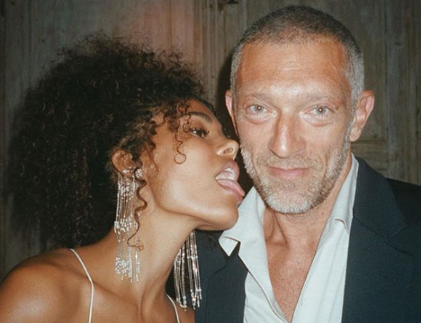 Идеальный серый костюм Тины Кунаки, который точно не смотрится скучным