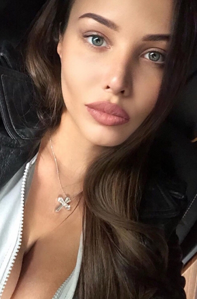 Instagram vs реальность: звезды с&nbsp;&laquo;щечками&raquo;, нашедшие ракурс для&nbsp;точеных скул