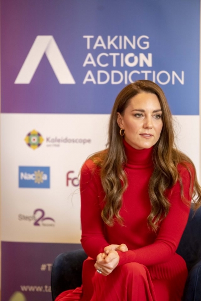 Леди в красном: Кейт Миддлтон шокировала пользователей своим новым выходом