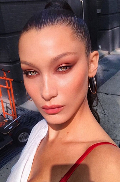 Лифтинг при помощи бровей — 13 звездных примеров