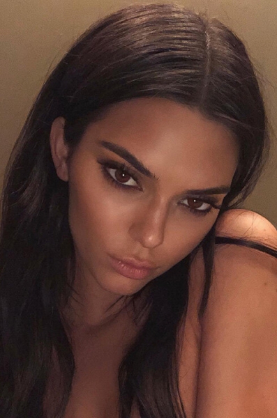 Лифтинг при помощи бровей — 13 звездных примеров