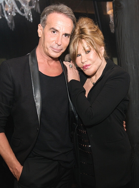 Любовь зла: как выглядят мужья женщин, помешанных на пластике