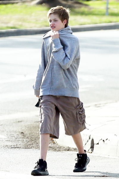 Одно лицо: в Сети сравнили детские фото Брэда Питта с его дочкой Шайло