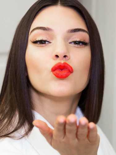 Они плохого не посоветуют: любимые помады Рианны, Кайли Дженнер и других звезд