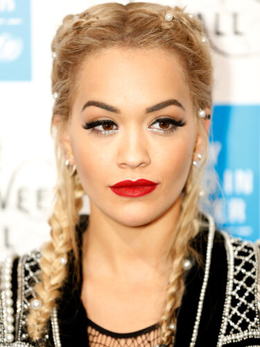 Они плохого не посоветуют: любимые помады Рианны, Кайли Дженнер и других звезд