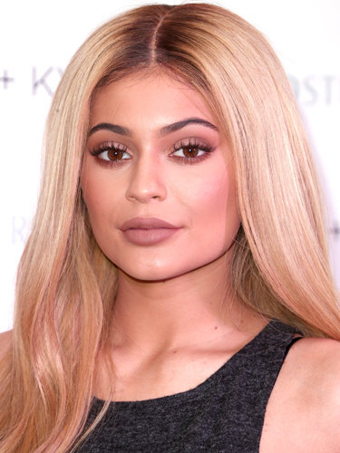 Они плохого не посоветуют: любимые помады Рианны, Кайли Дженнер и других звезд