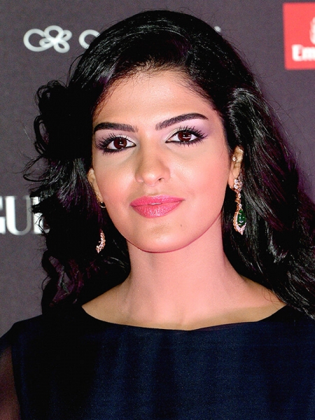 Открой личико: как выглядят жены и дочери арабских шейхов