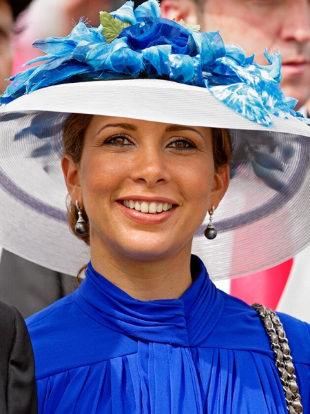 Открой личико: как выглядят жены и дочери арабских шейхов