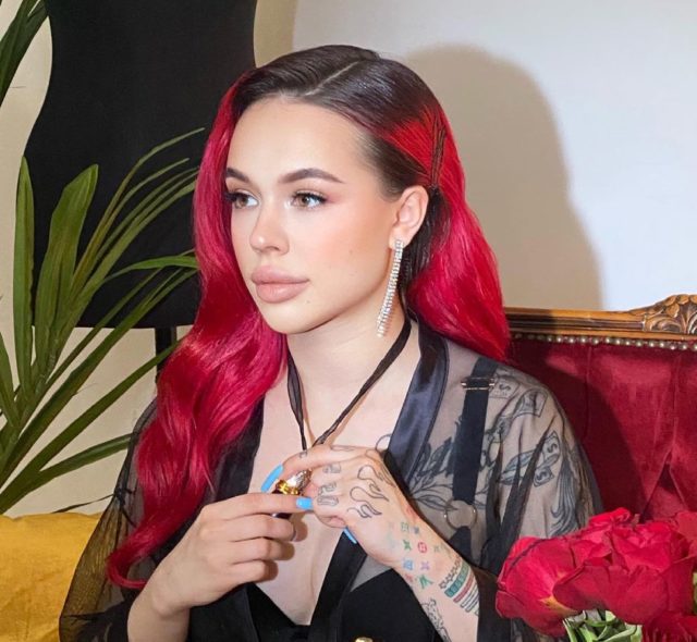 После скандала с визажистками: Инстасамка выгнала зрителя со своего концерта