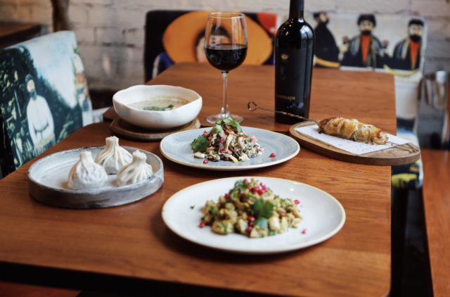 Ресторан «Есть хинкали&Пить вино»: вечеринка по-грузински