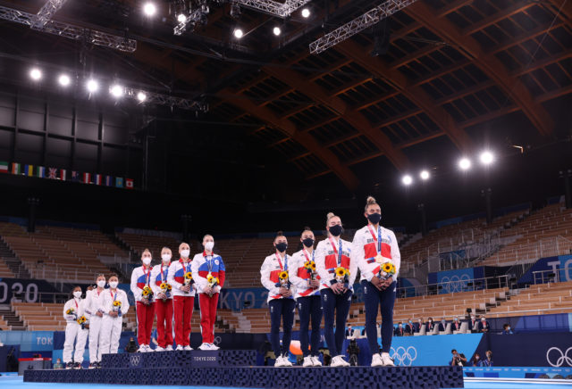 Скандалы Олимпиады 2021: победа со сломанной рукой, тайфун, допинг и коронавирус 