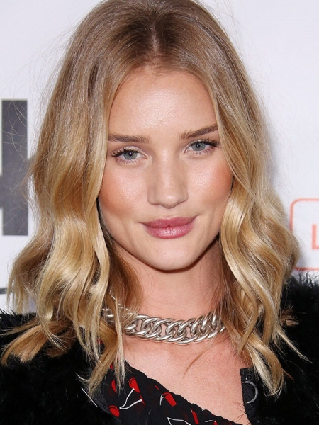 Страйпинг — техника макияжа, которая преобразит лицо за 2 минуты