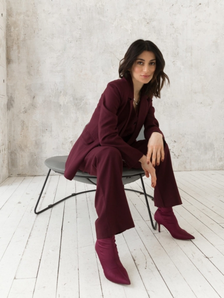 Вязаный кардиган, вельветовые брюки и стильный тренчкот в весенней коллекции Cocos Moscow 